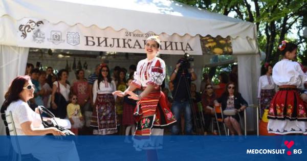 Стотици варненци празнуваха Еньовден в Музея по история на медицината