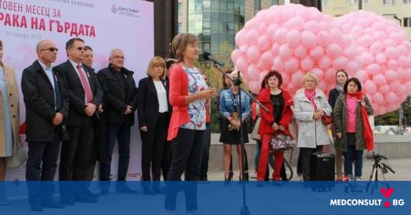 1200 розови балона бяха пуснати в памет на починалите от рак на гърдата