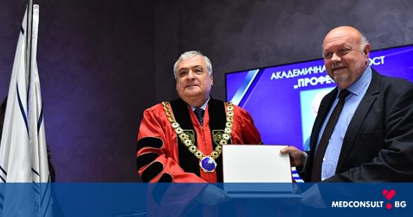 На тържествен академичен съвет бяха връчени дипломите за заети академични длъжности в МУ-Варна