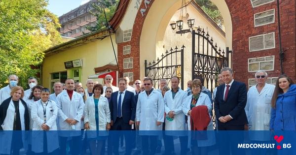В Деня на българския лекар министър Стойчо Кацаров се срещна с екипа на УМБАЛ &quot;Александровска&quot;